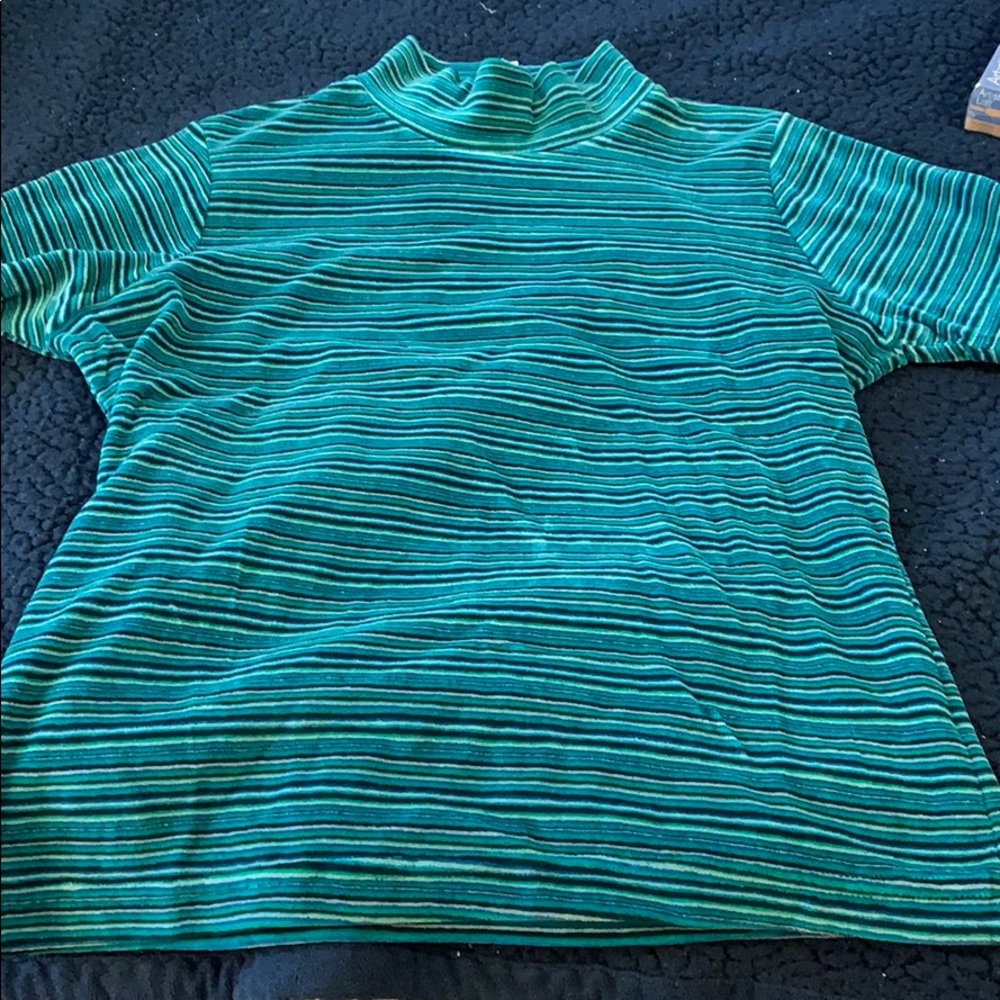Shirt - Picture 3 of 4